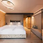 Отель Familotel Kindl Нойштифт-им-Штубайталь