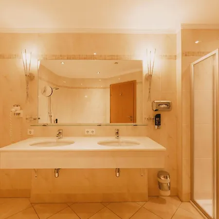 Отель Familotel Kindl Нойштифт-им-Штубайталь